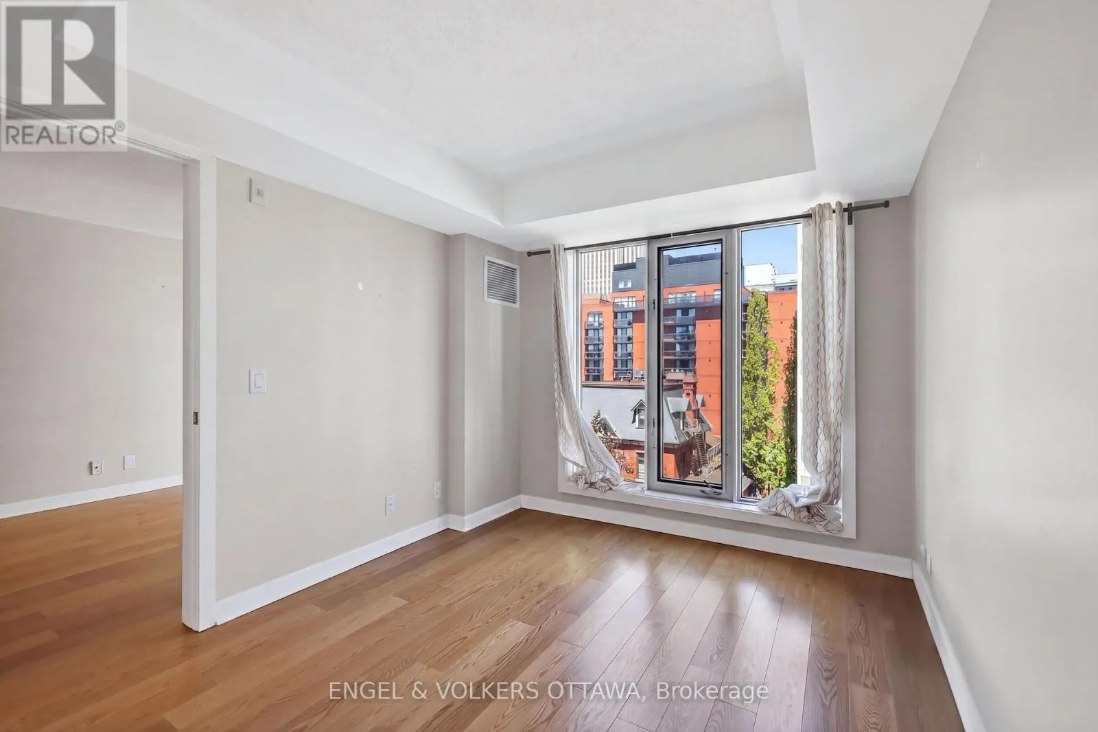604 - 138 SOMERSET STREET W