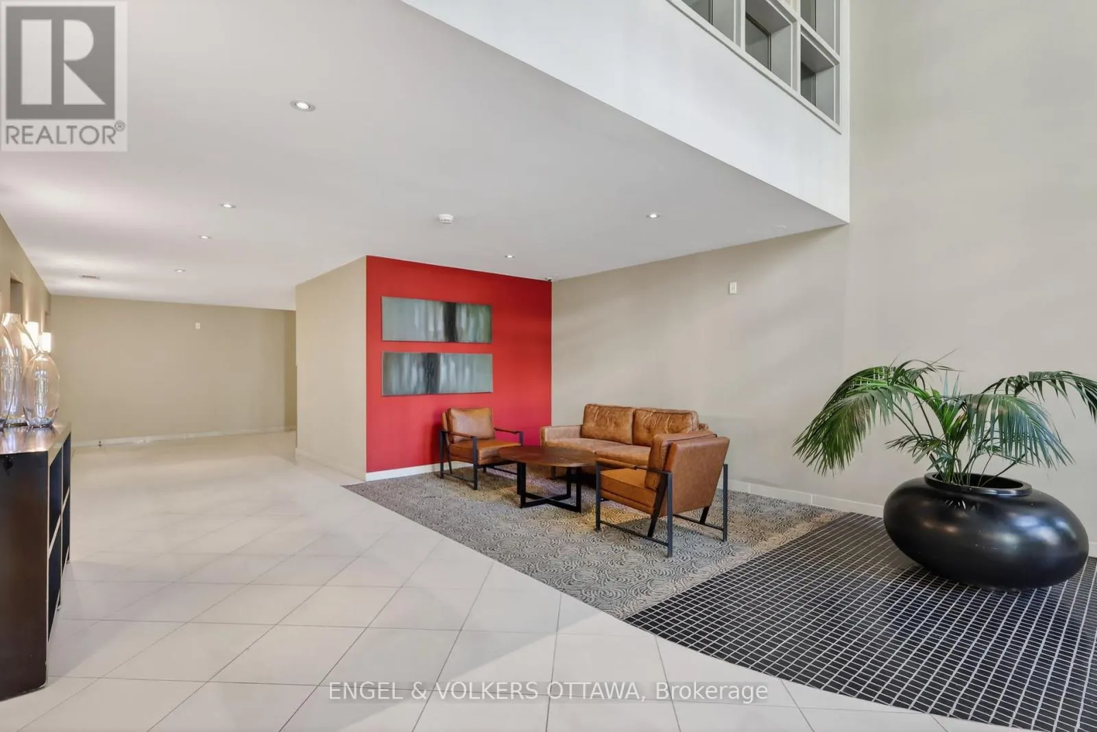 604 - 138 SOMERSET STREET W