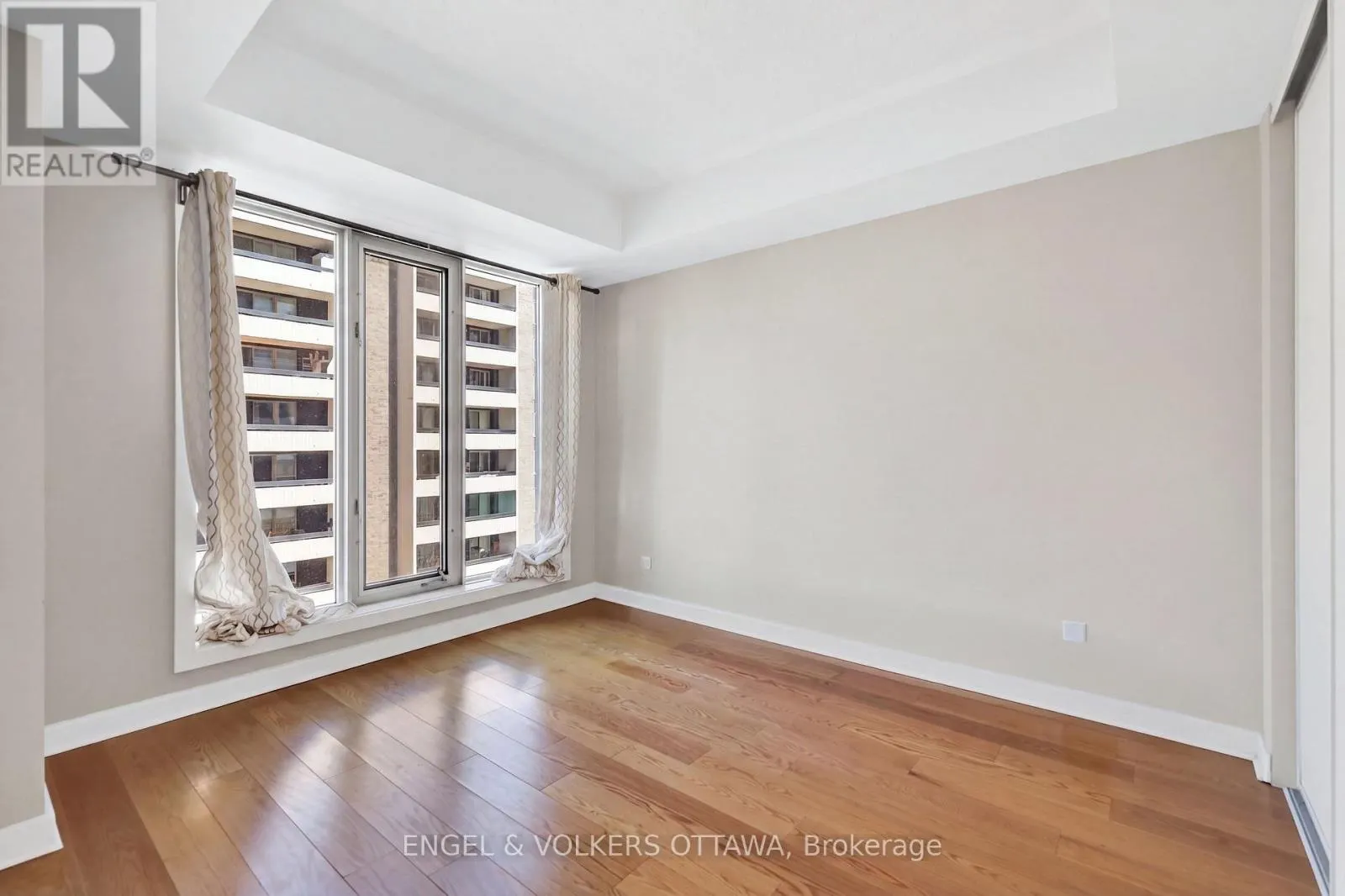 604 - 138 SOMERSET STREET W