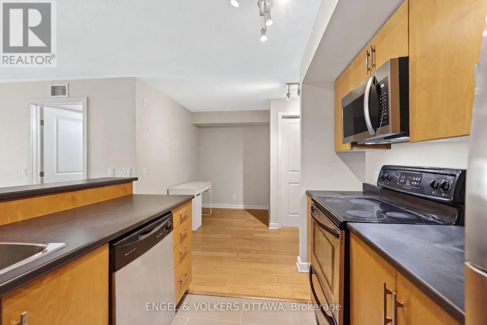 604 - 138 SOMERSET STREET W