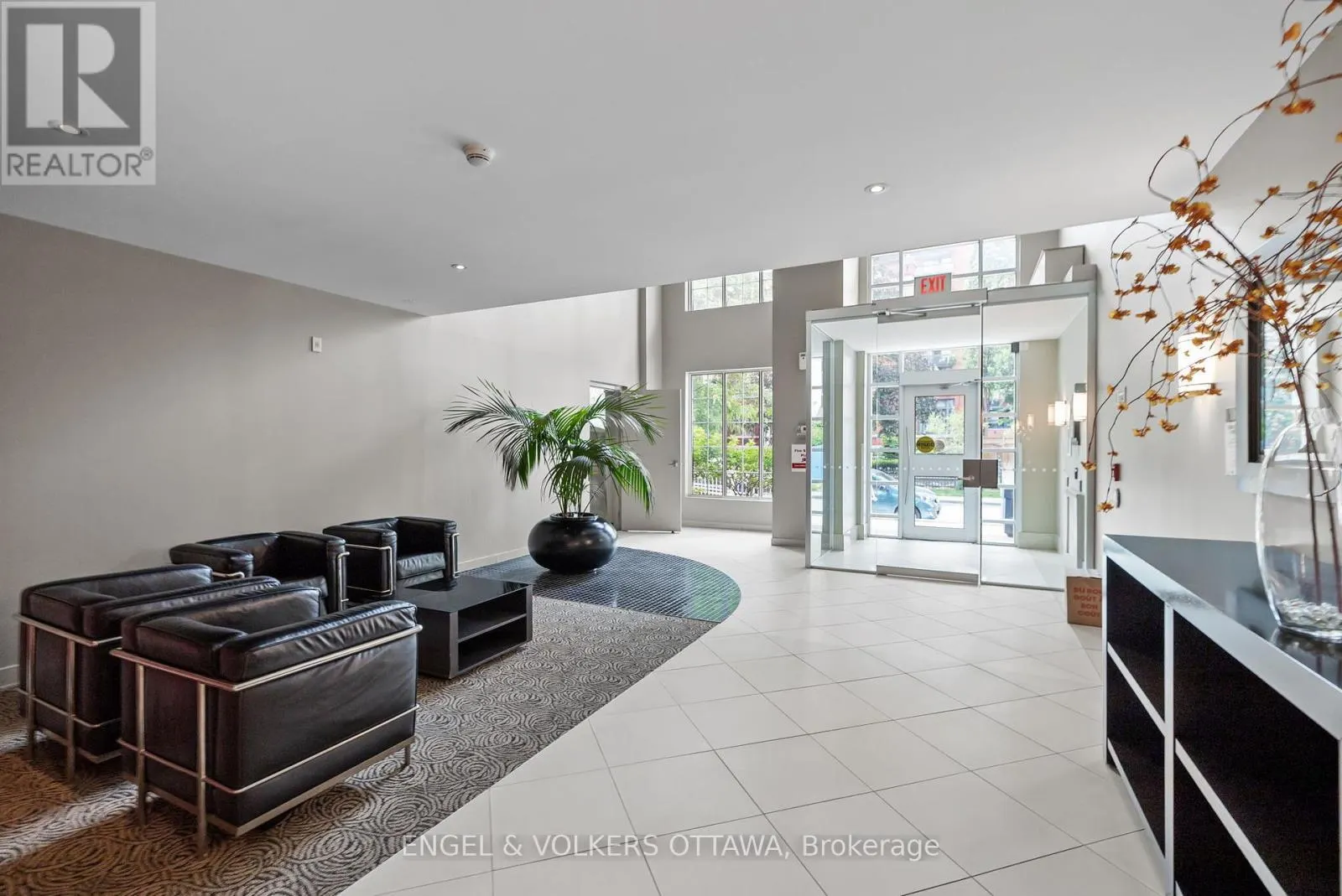 604 - 138 SOMERSET STREET W