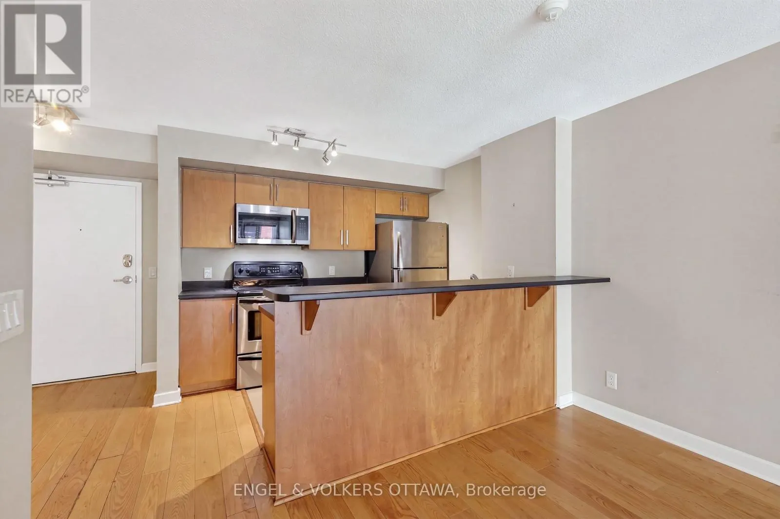 604 - 138 SOMERSET STREET W