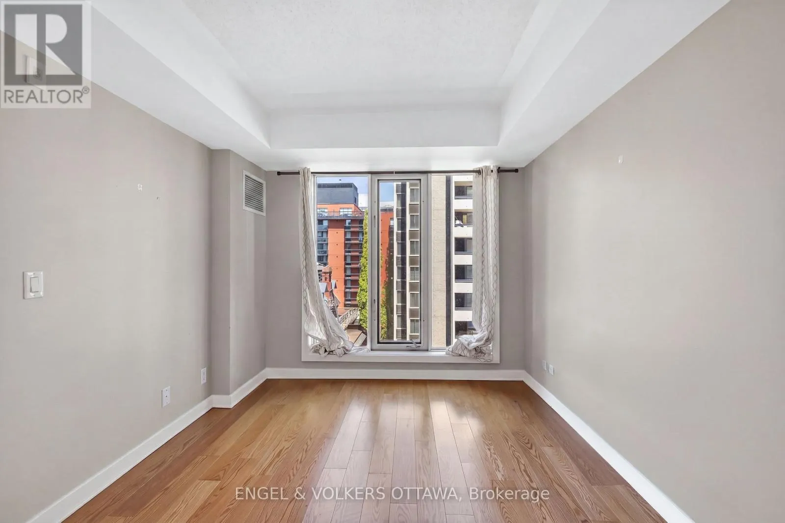 604 - 138 SOMERSET STREET W