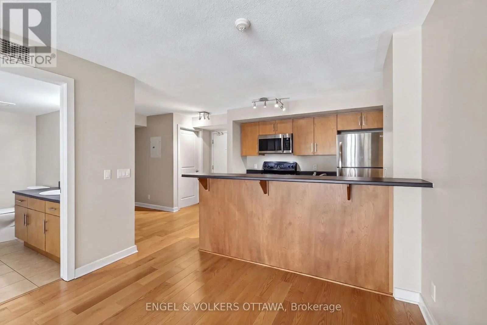 604 - 138 SOMERSET STREET W