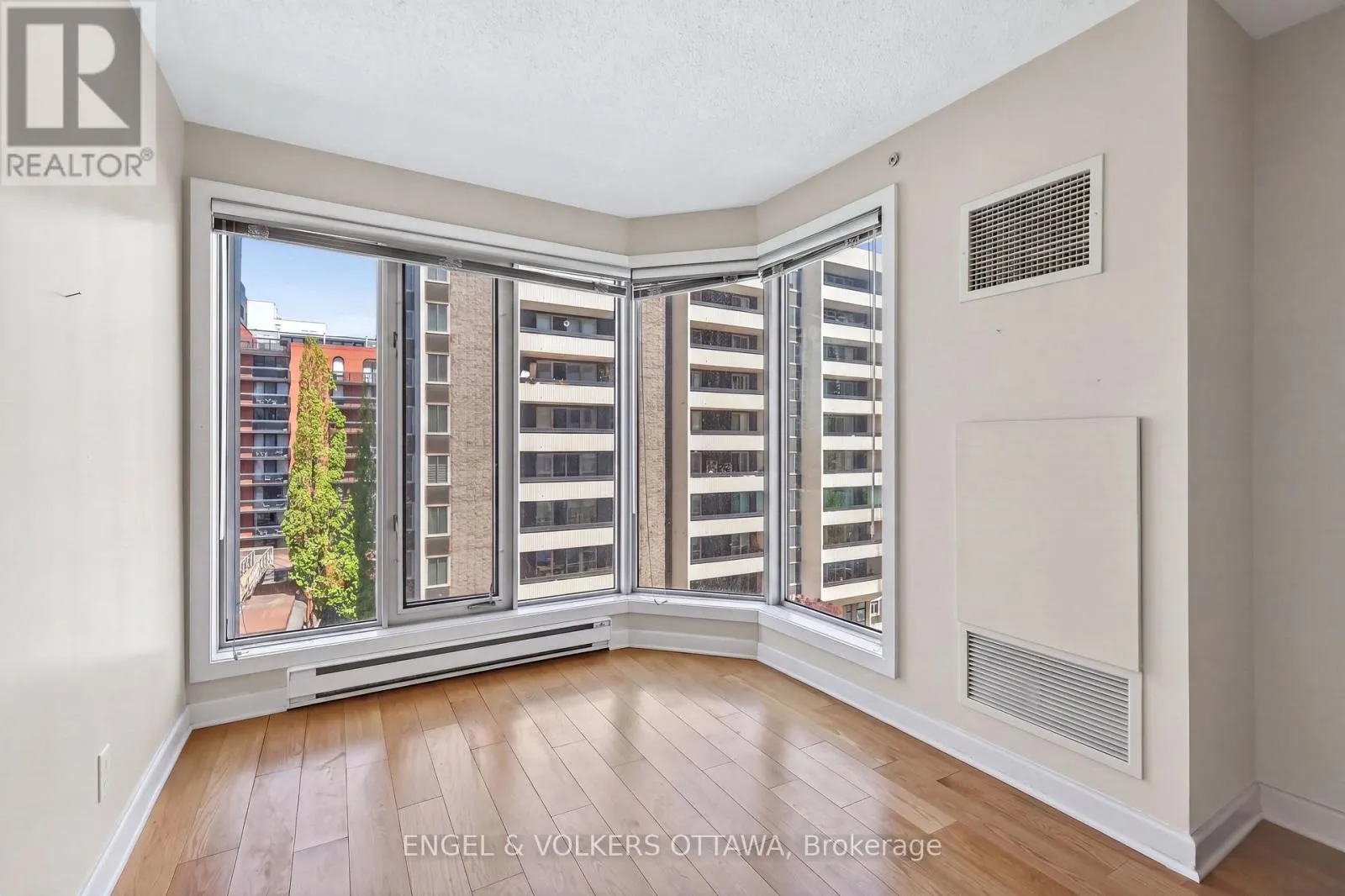 604 - 138 SOMERSET STREET W