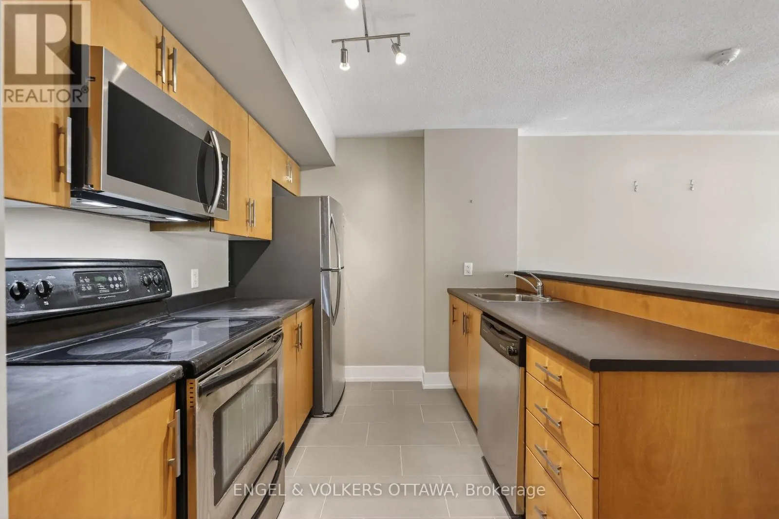 604 - 138 SOMERSET STREET W