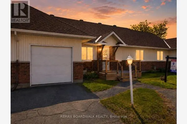 206 OAK LEAF PRIVATE