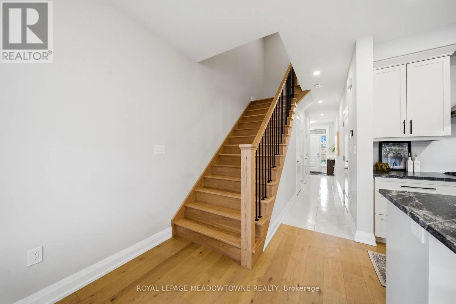 5 - 675 VICTORIA ROAD N