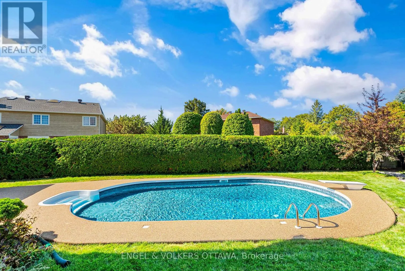 6 HOLLY RIDGE