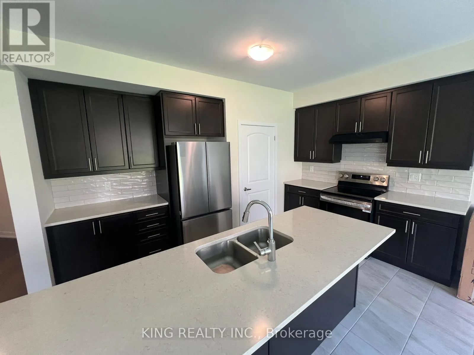 82 SUNFLOWER CRESCENT