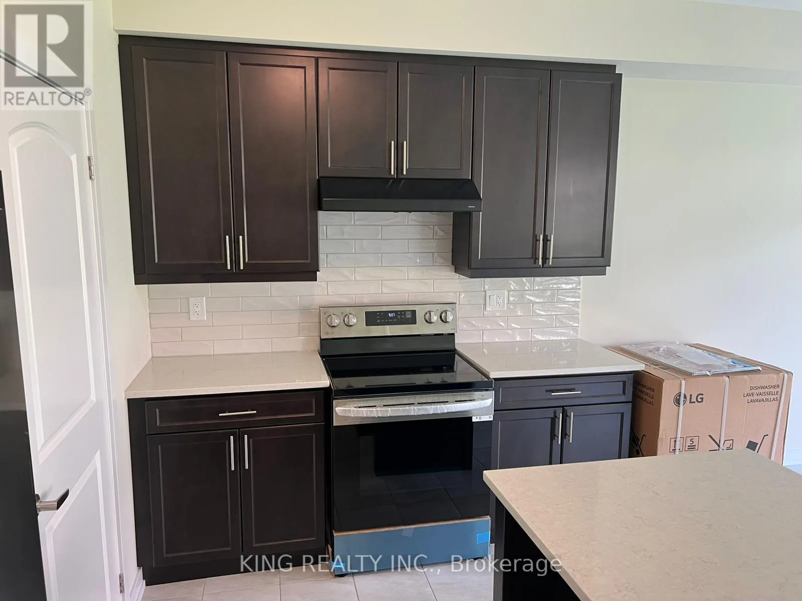 82 SUNFLOWER CRESCENT