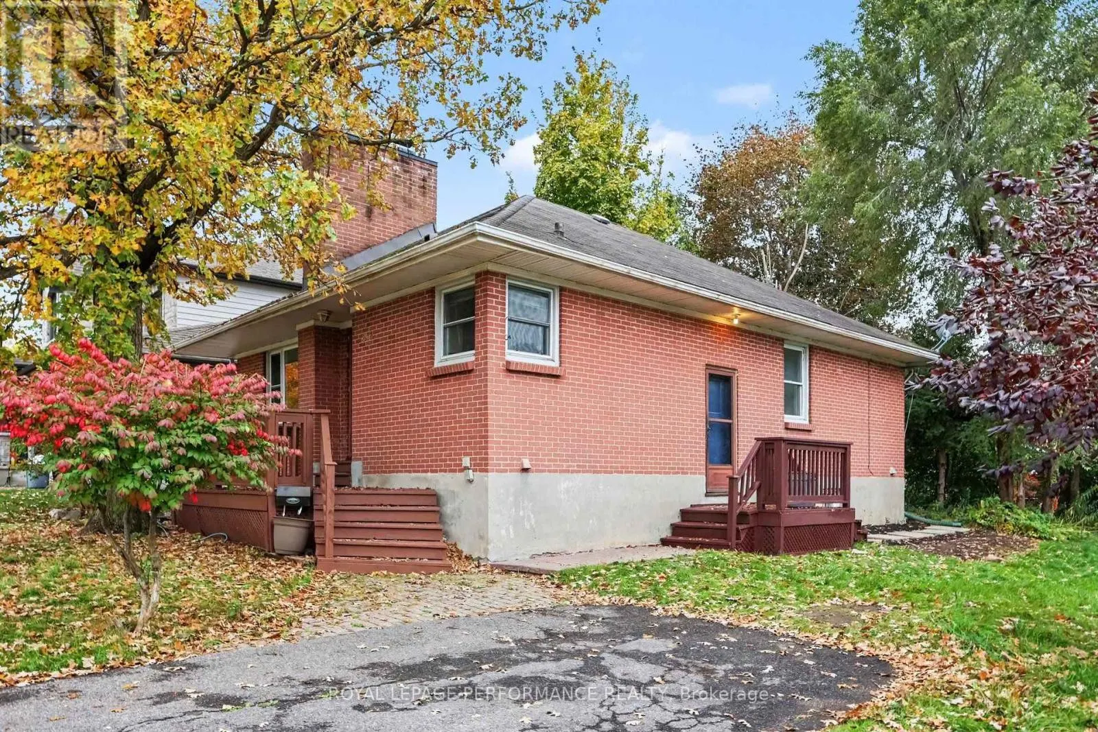 856 IROQUOIS ROAD