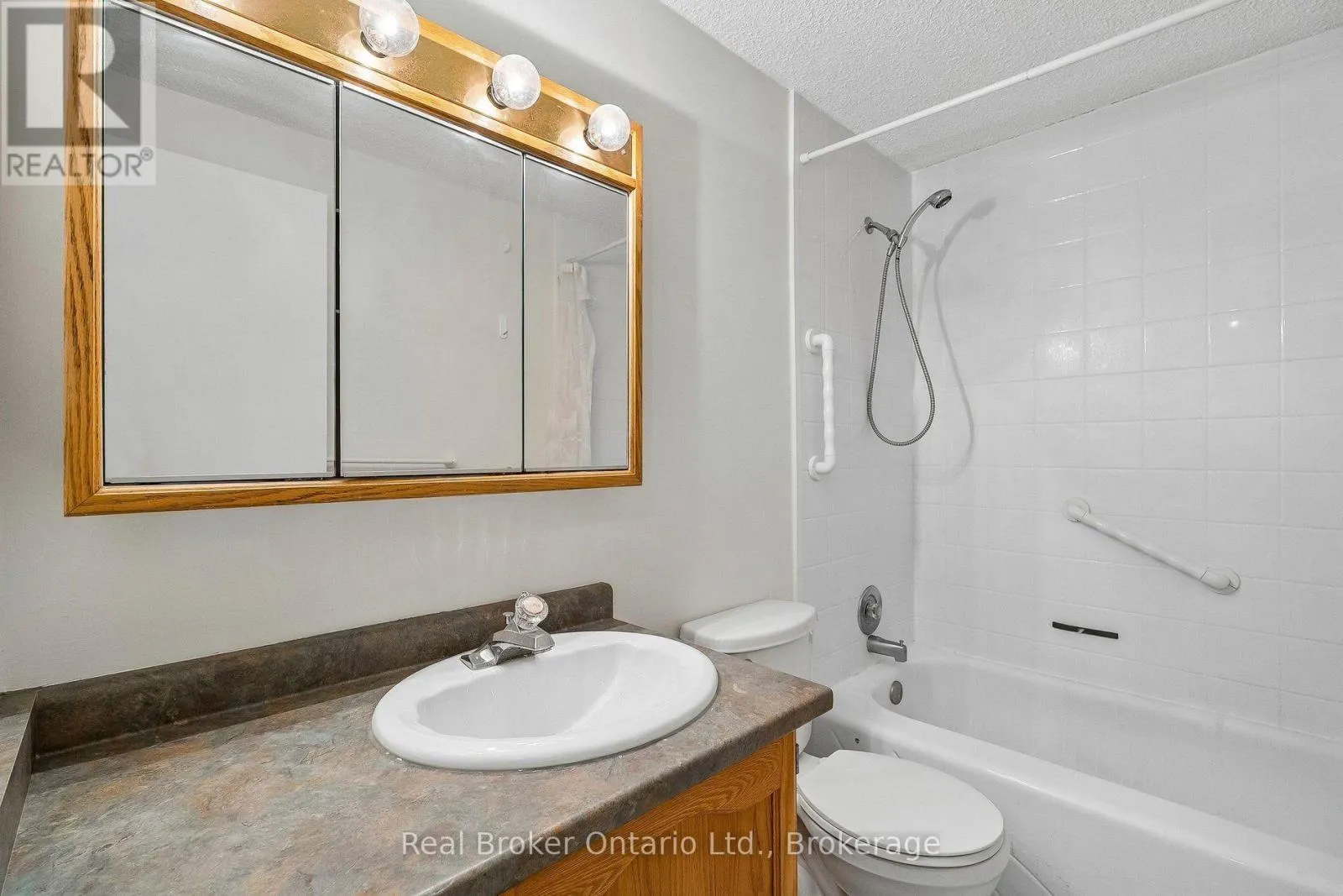 1/2 - 310 LINWELL ROAD #1/2