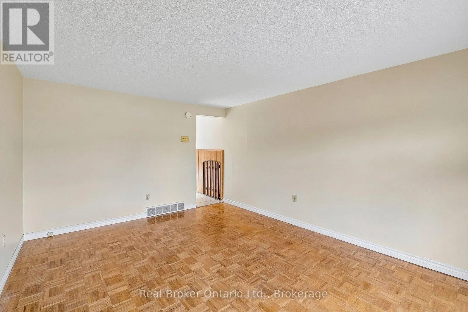 1/2 - 310 LINWELL ROAD #1/2