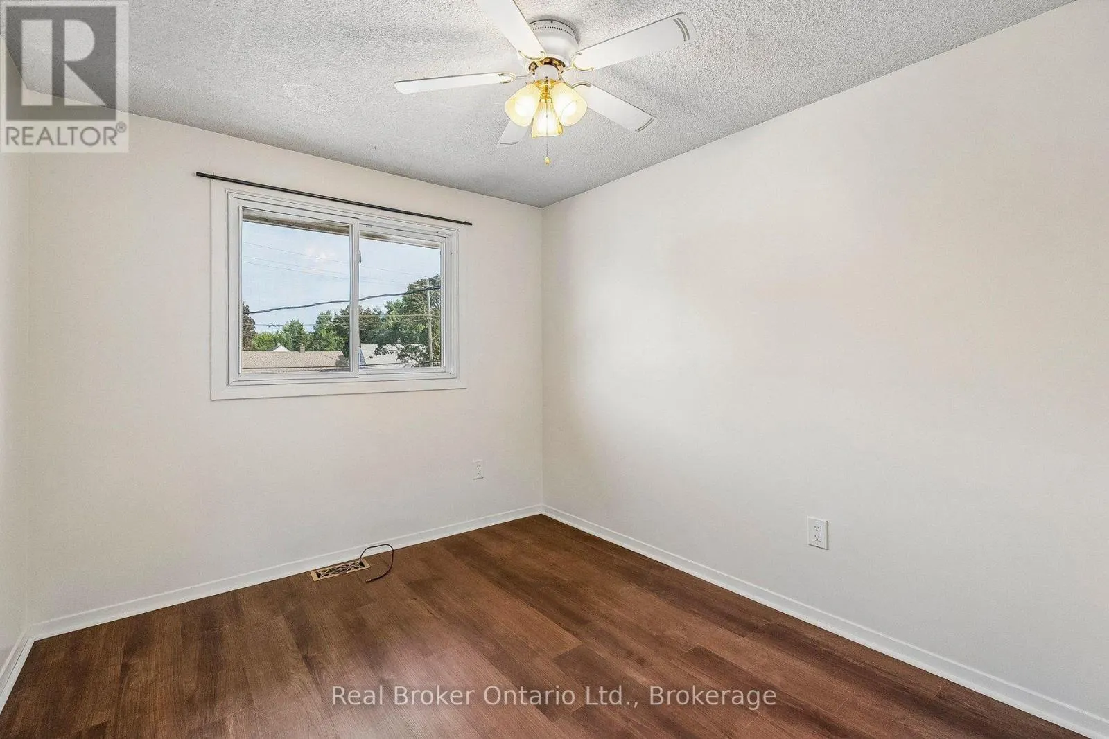 1/2 - 310 LINWELL ROAD #1/2