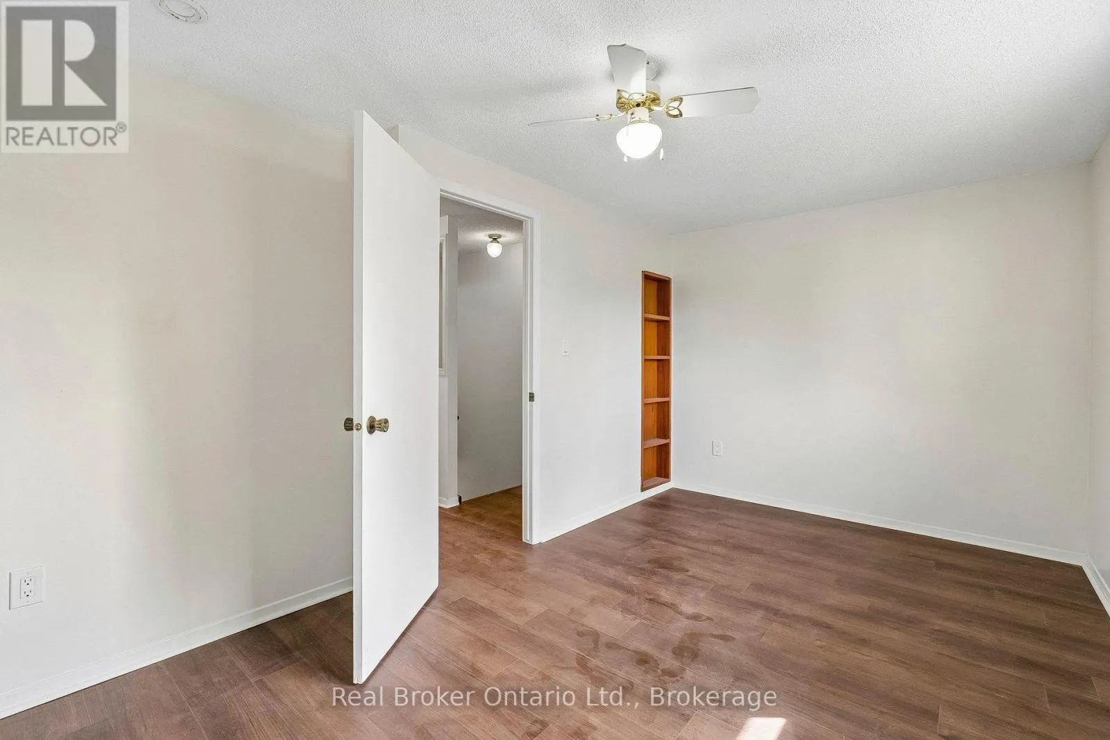 1/2 - 310 LINWELL ROAD #1/2