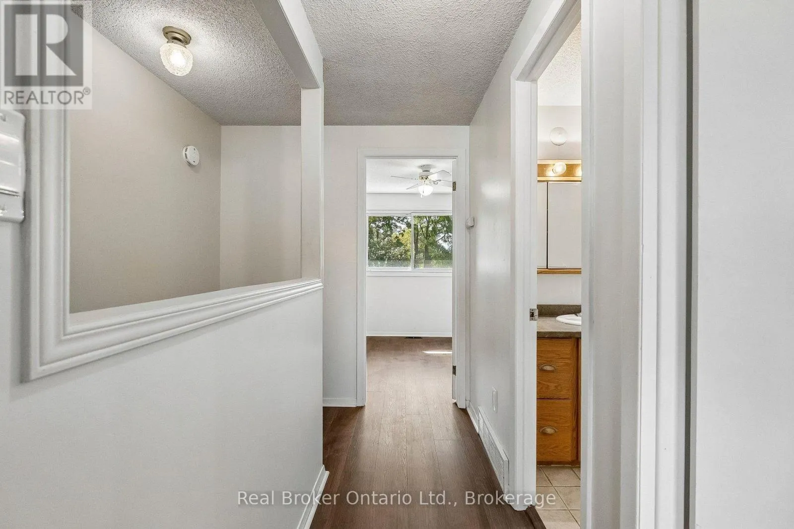 1/2 - 310 LINWELL ROAD #1/2