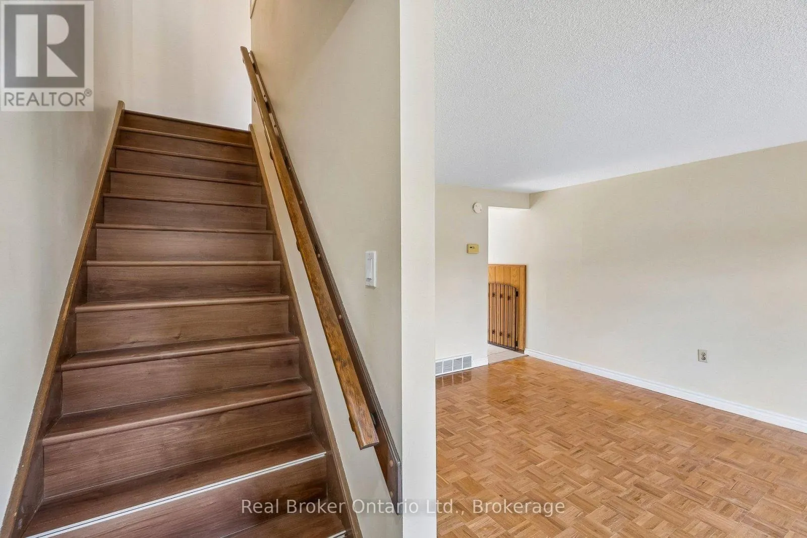 1/2 - 310 LINWELL ROAD #1/2