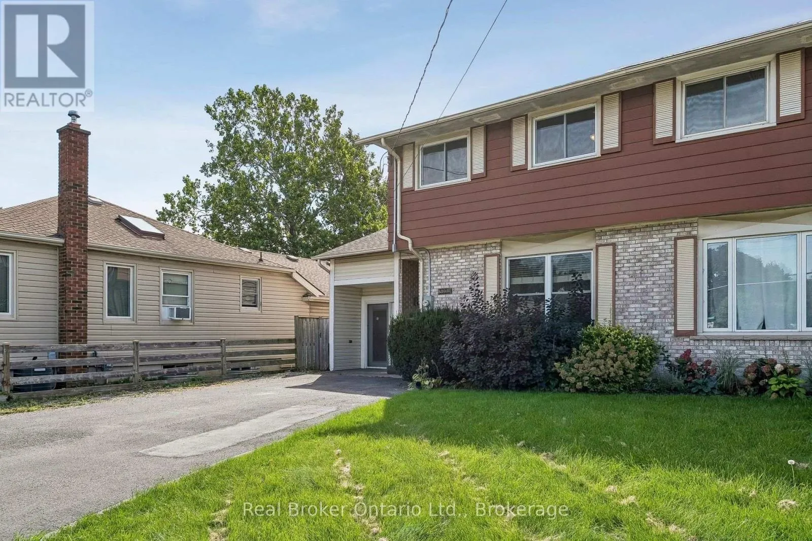 1/2 - 310 LINWELL ROAD #1/2