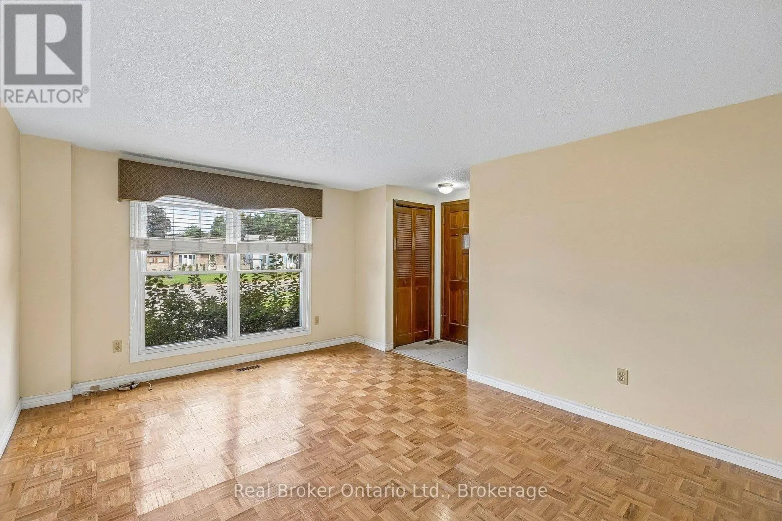 1/2 - 310 LINWELL ROAD #1/2