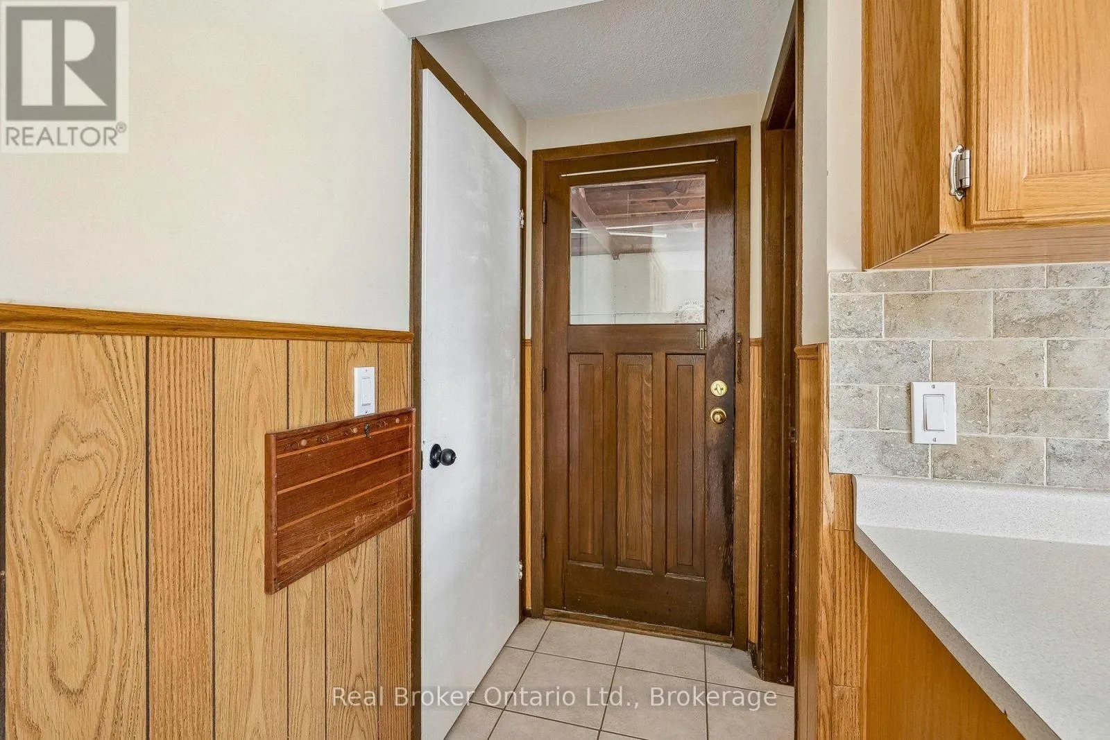 1/2 - 310 LINWELL ROAD #1/2