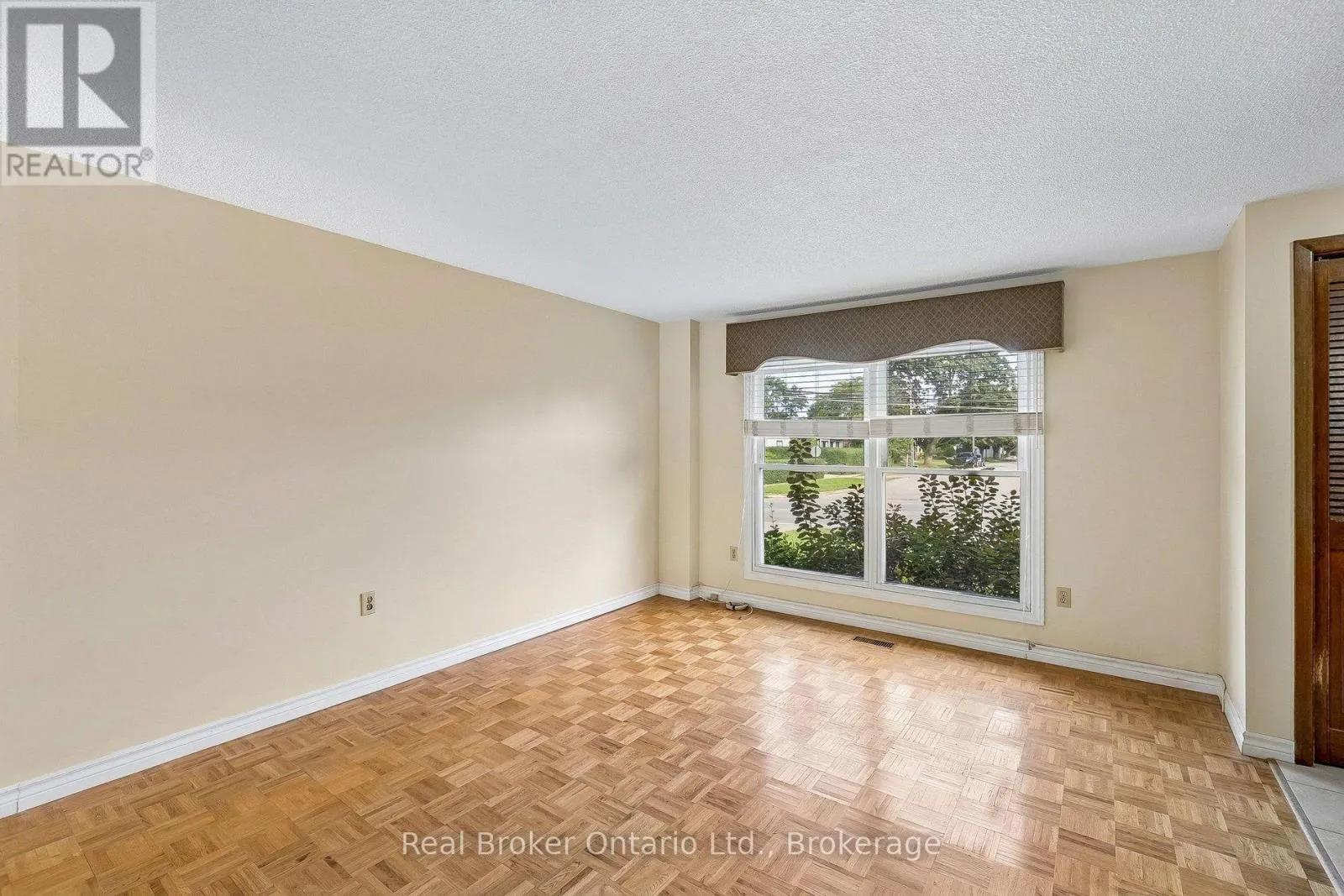 1/2 - 310 LINWELL ROAD #1/2