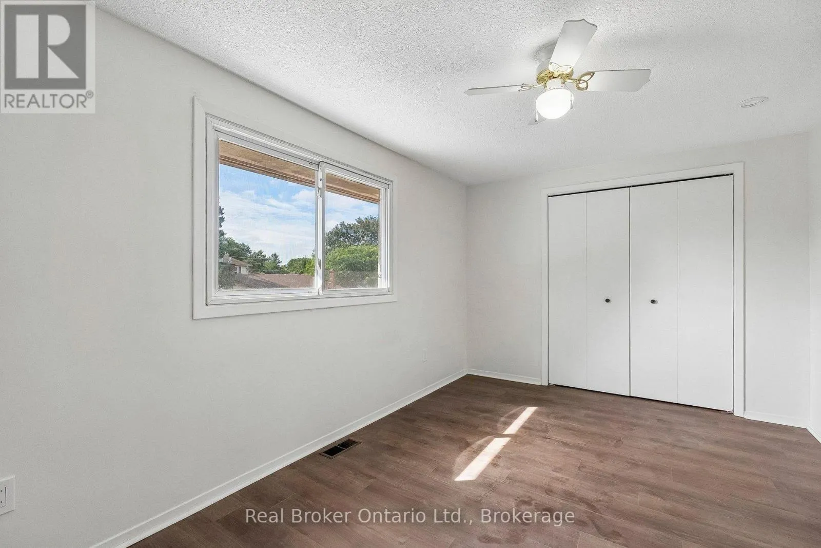 1/2 - 310 LINWELL ROAD #1/2