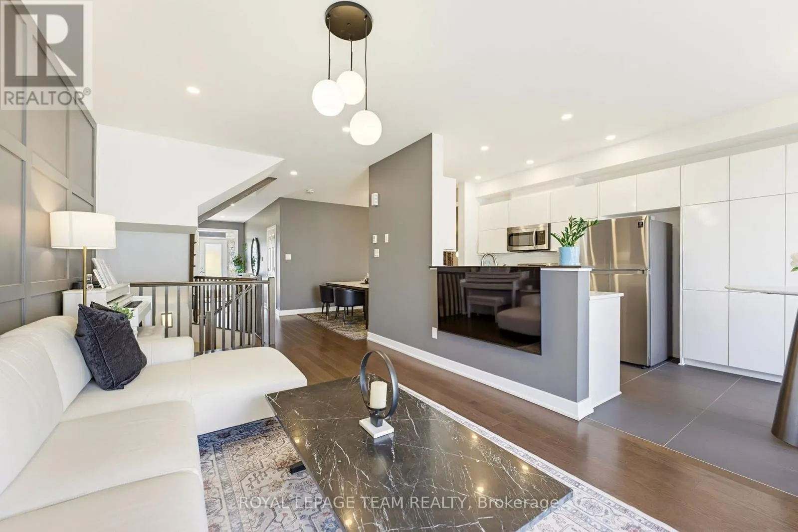 854 SOLARIUM AVENUE