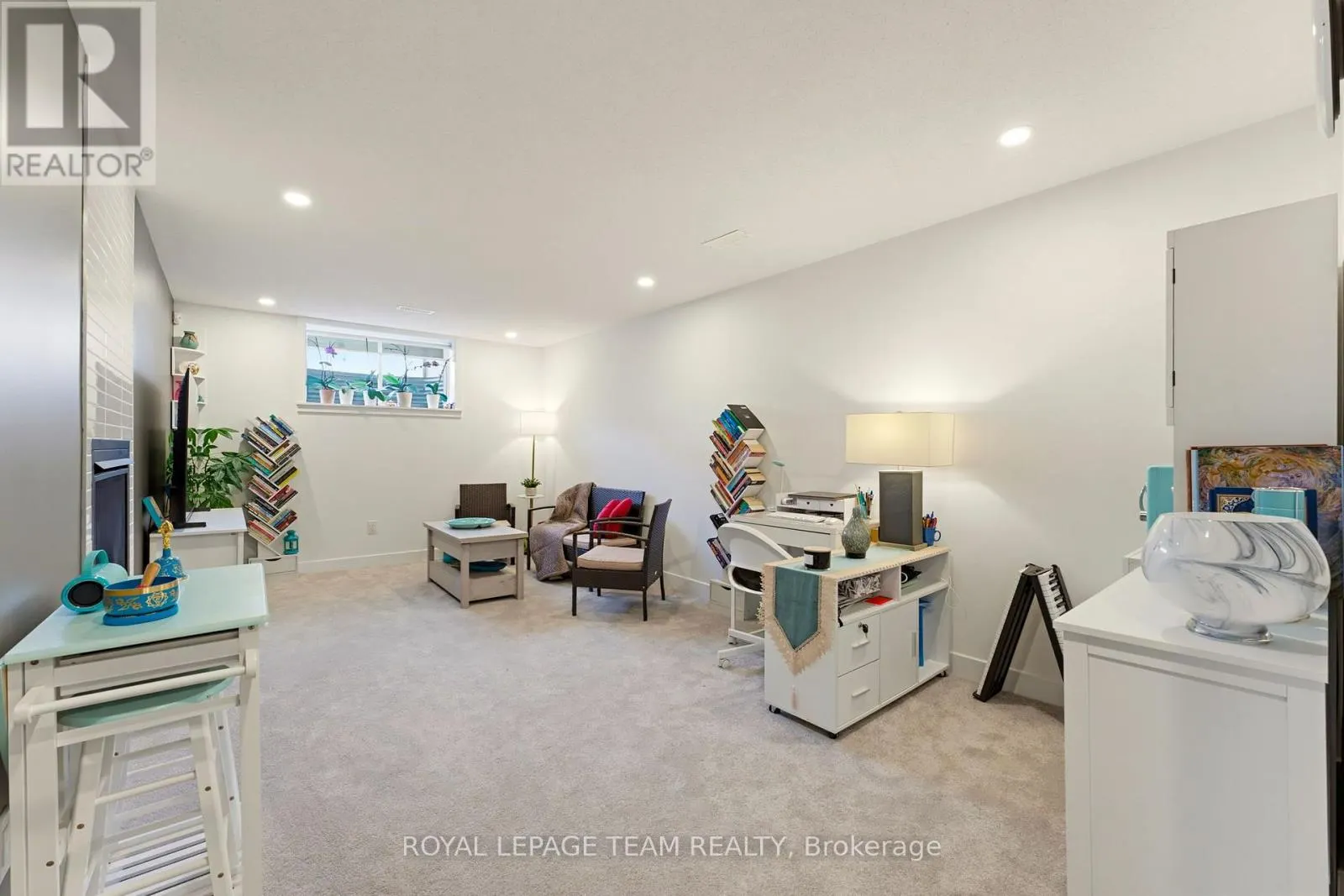 854 SOLARIUM AVENUE