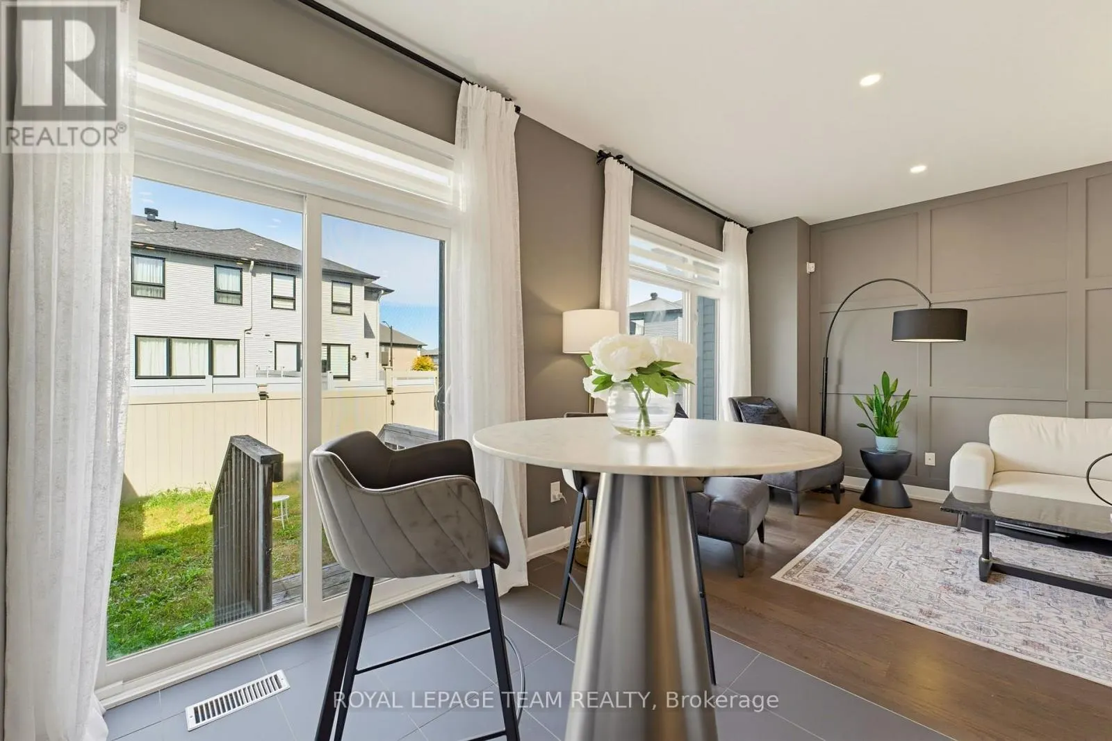 854 SOLARIUM AVENUE