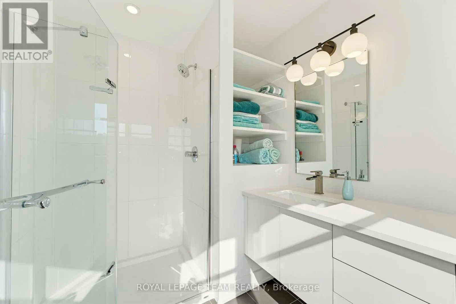 854 SOLARIUM AVENUE