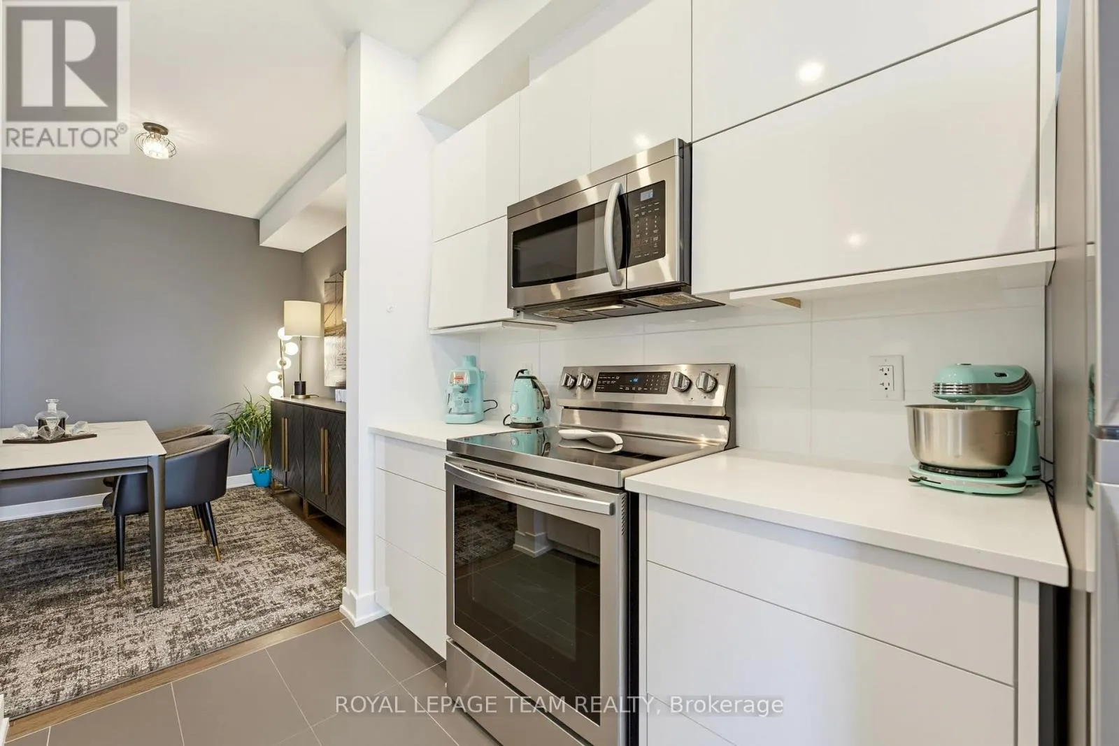 854 SOLARIUM AVENUE