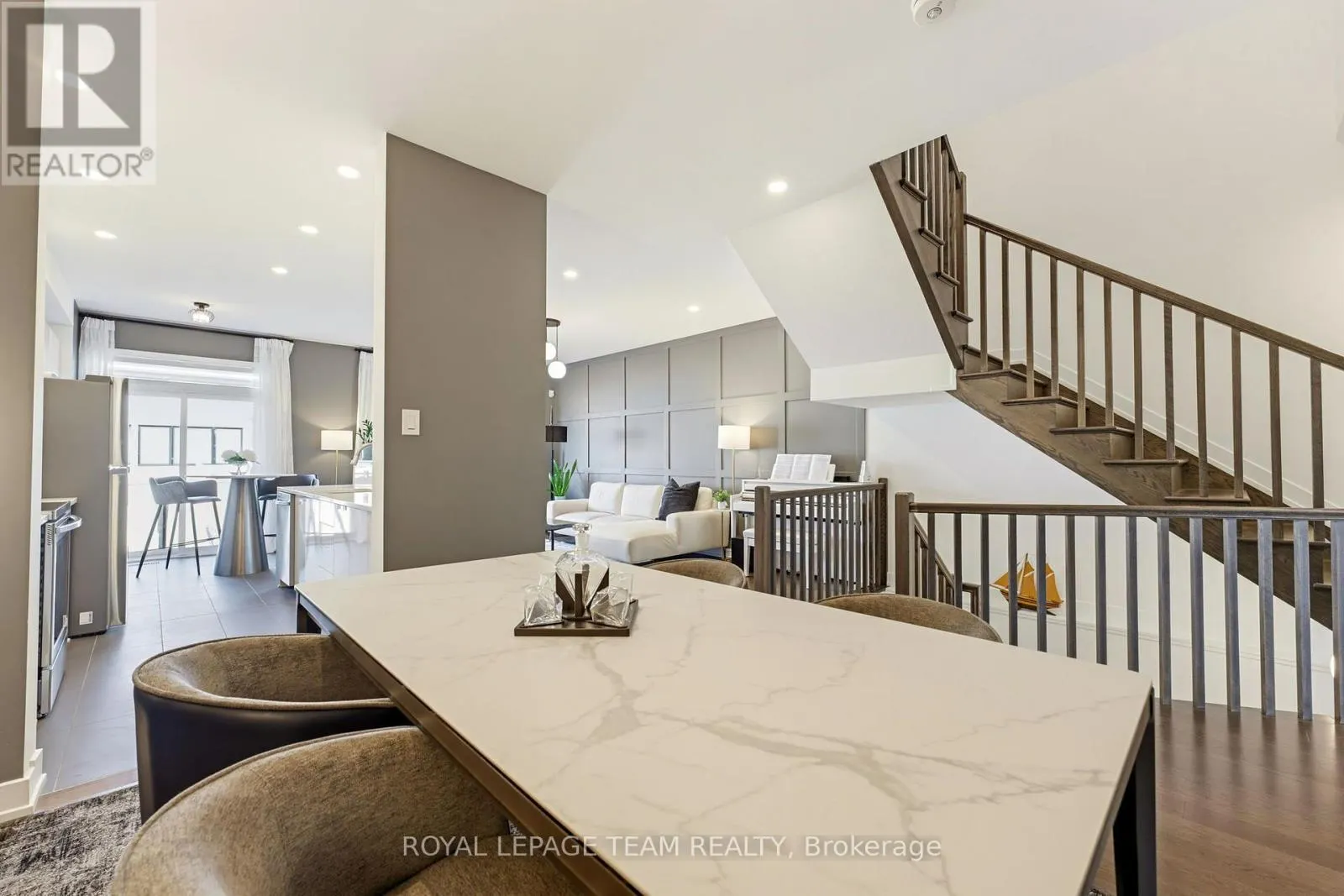 854 SOLARIUM AVENUE