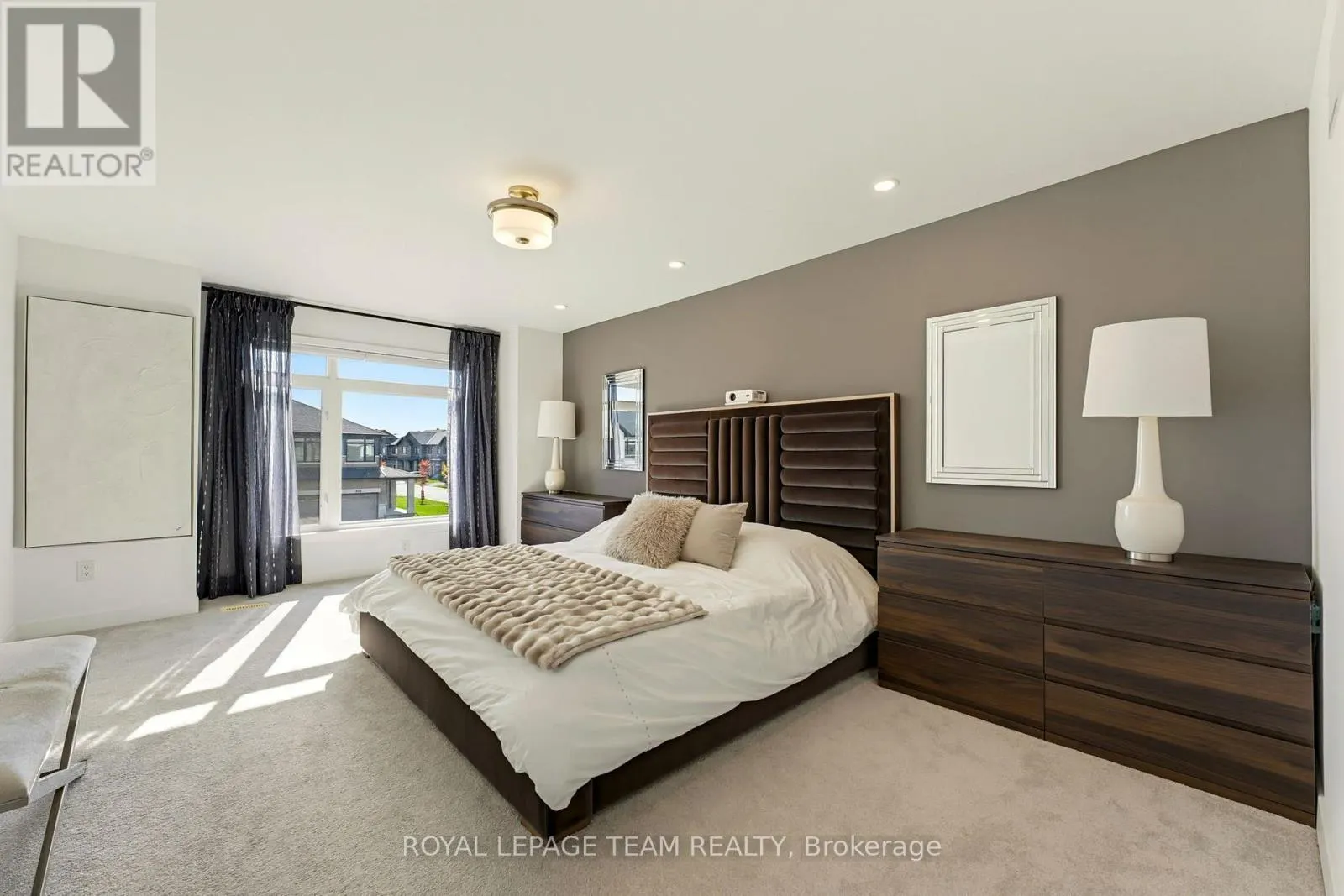 854 SOLARIUM AVENUE