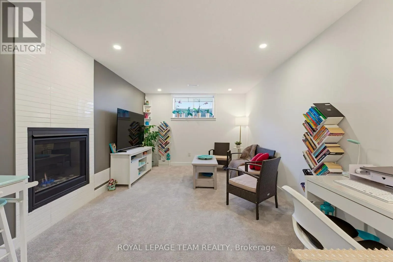 854 SOLARIUM AVENUE