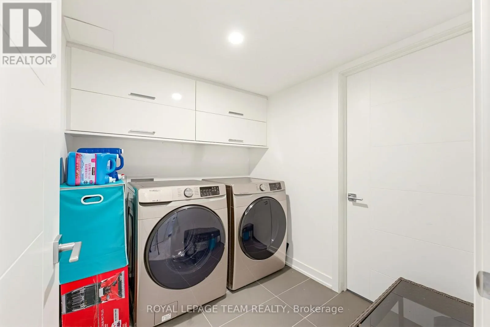 854 SOLARIUM AVENUE