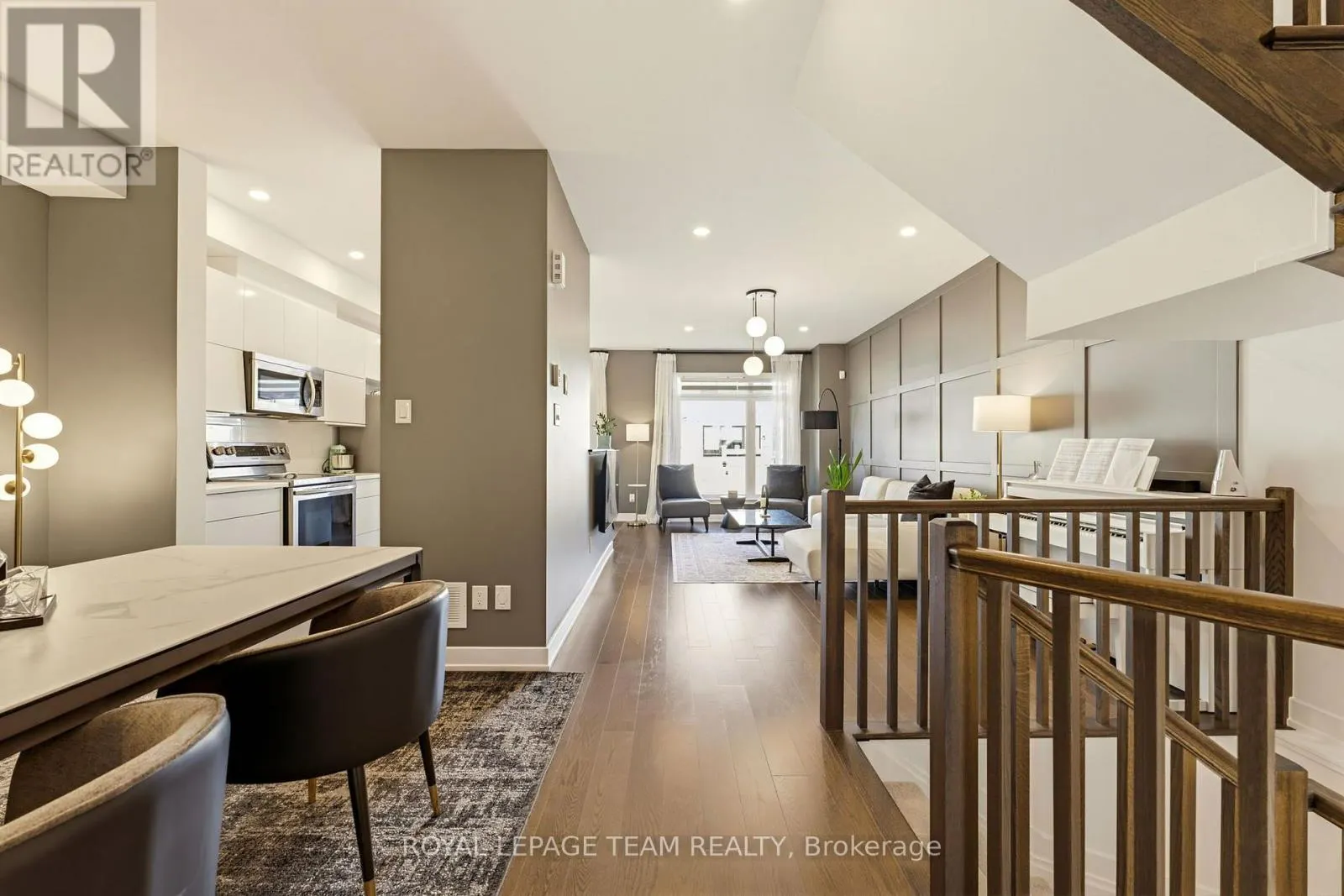 854 SOLARIUM AVENUE