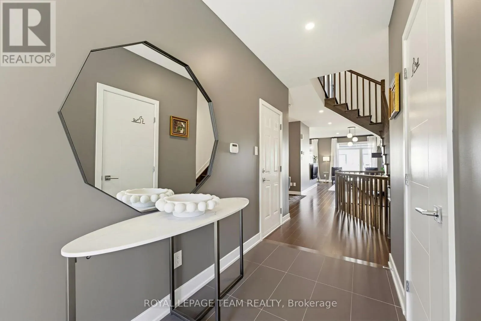 854 SOLARIUM AVENUE