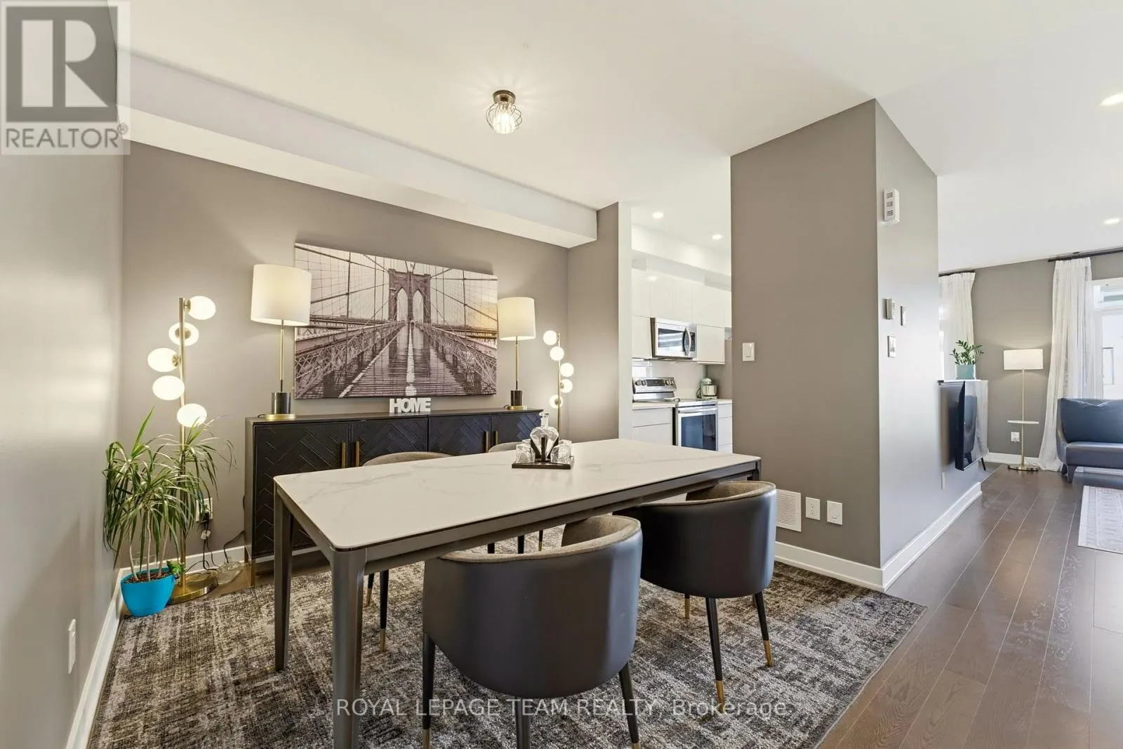 854 SOLARIUM AVENUE