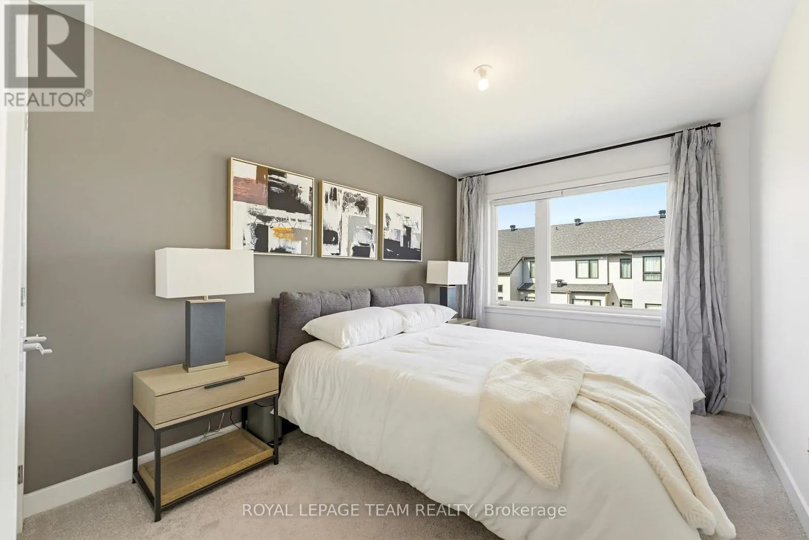 854 SOLARIUM AVENUE