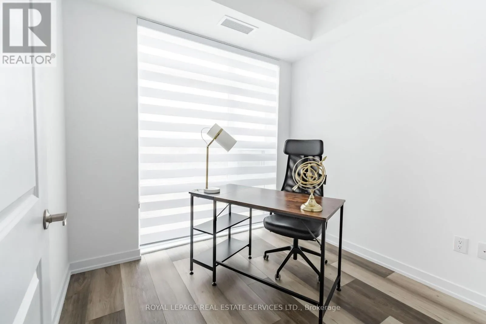 225 - 450 DUNDAS STREET E
