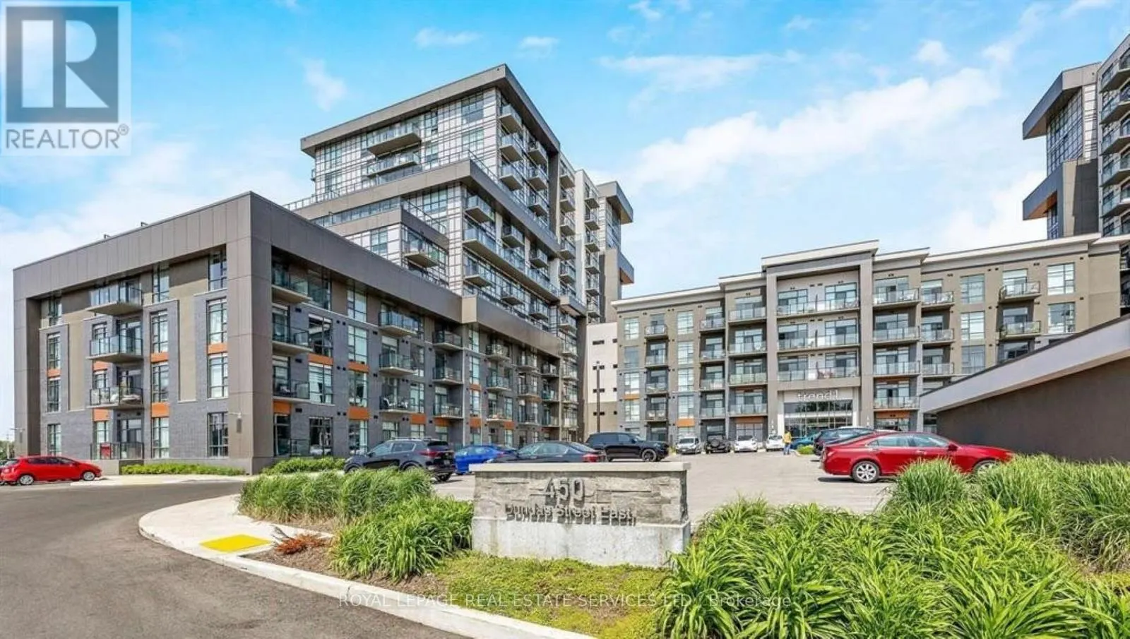225 - 450 DUNDAS STREET E