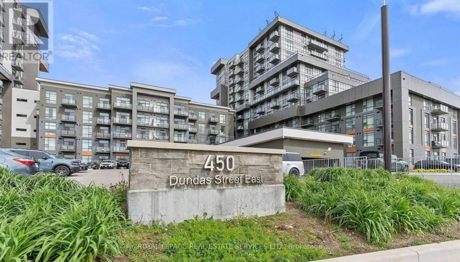 225 - 450 DUNDAS STREET E