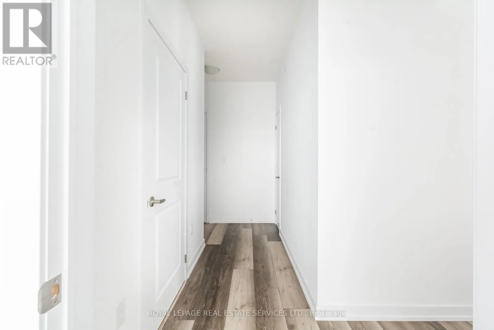 225 - 450 DUNDAS STREET E