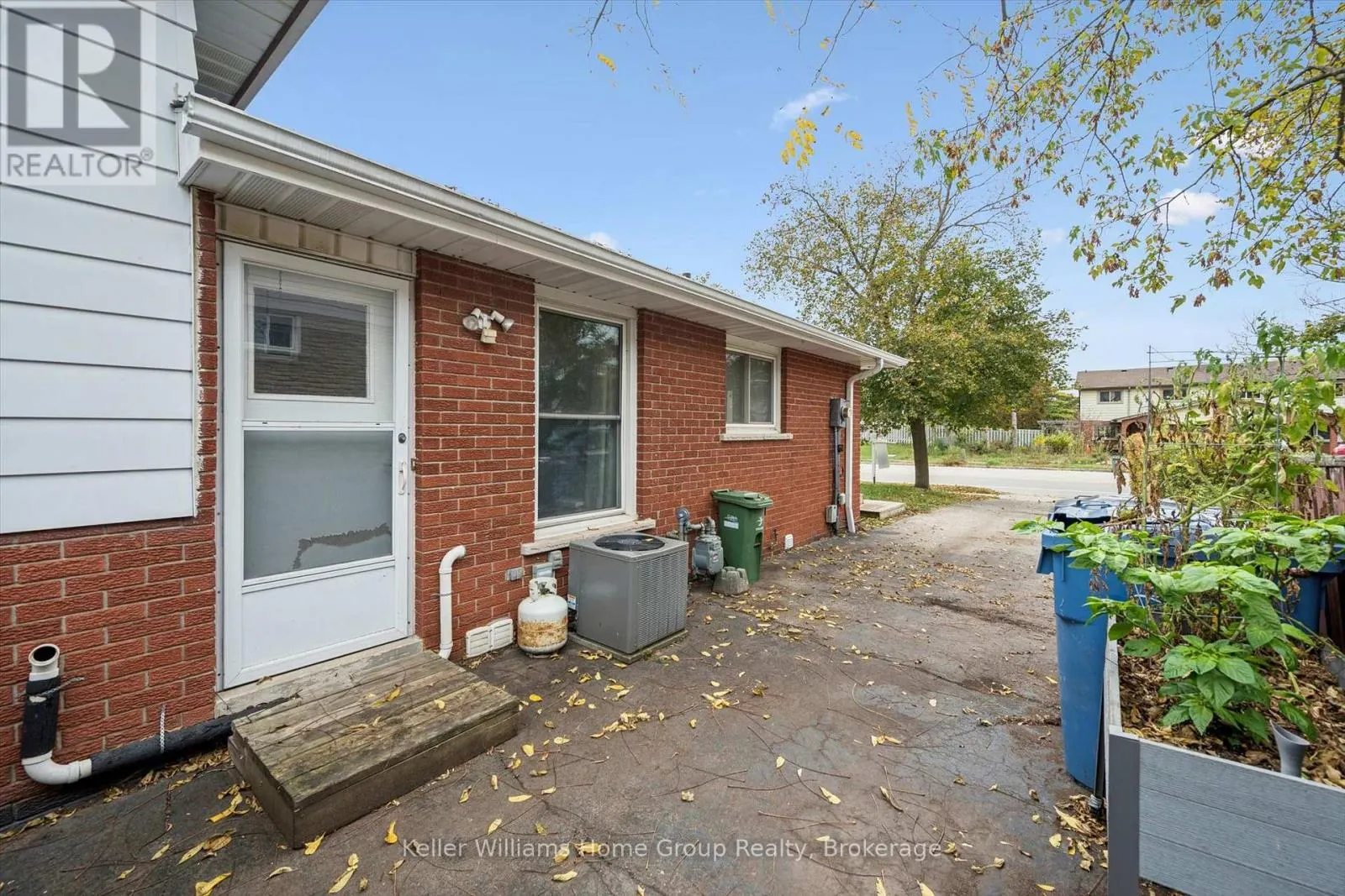 602 COLLEGE AVENUE W