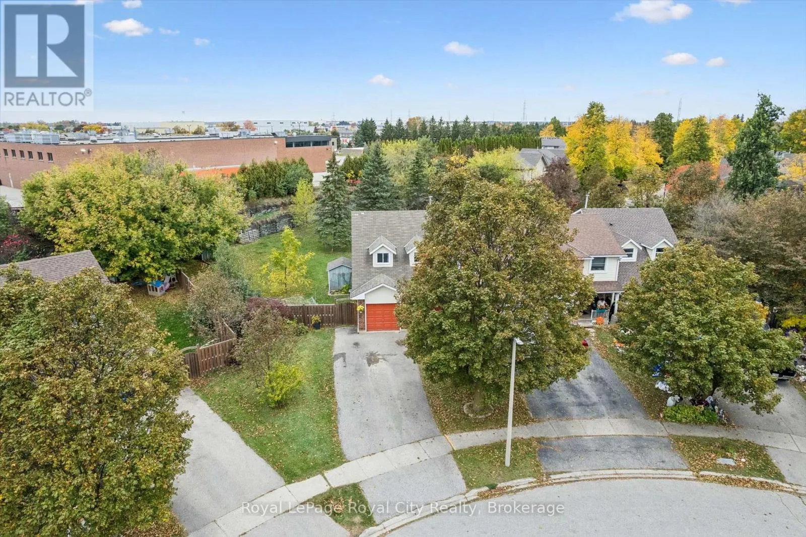41 GRANDRIDGE CRESCENT