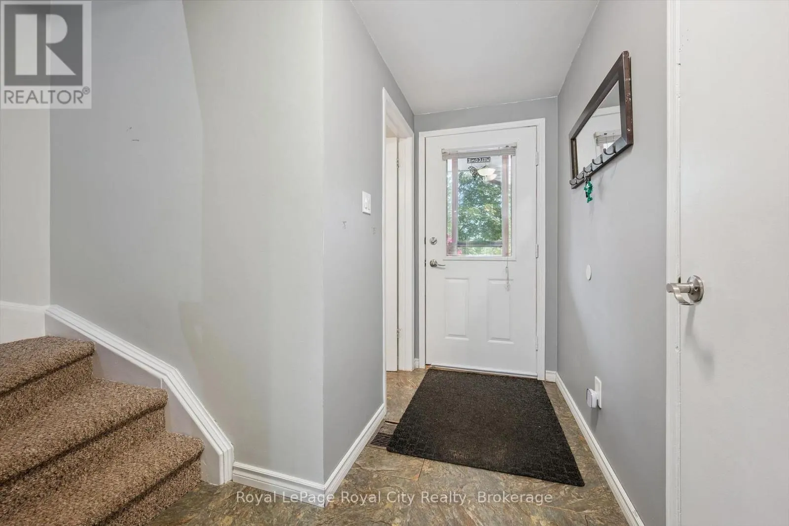 41 GRANDRIDGE CRESCENT