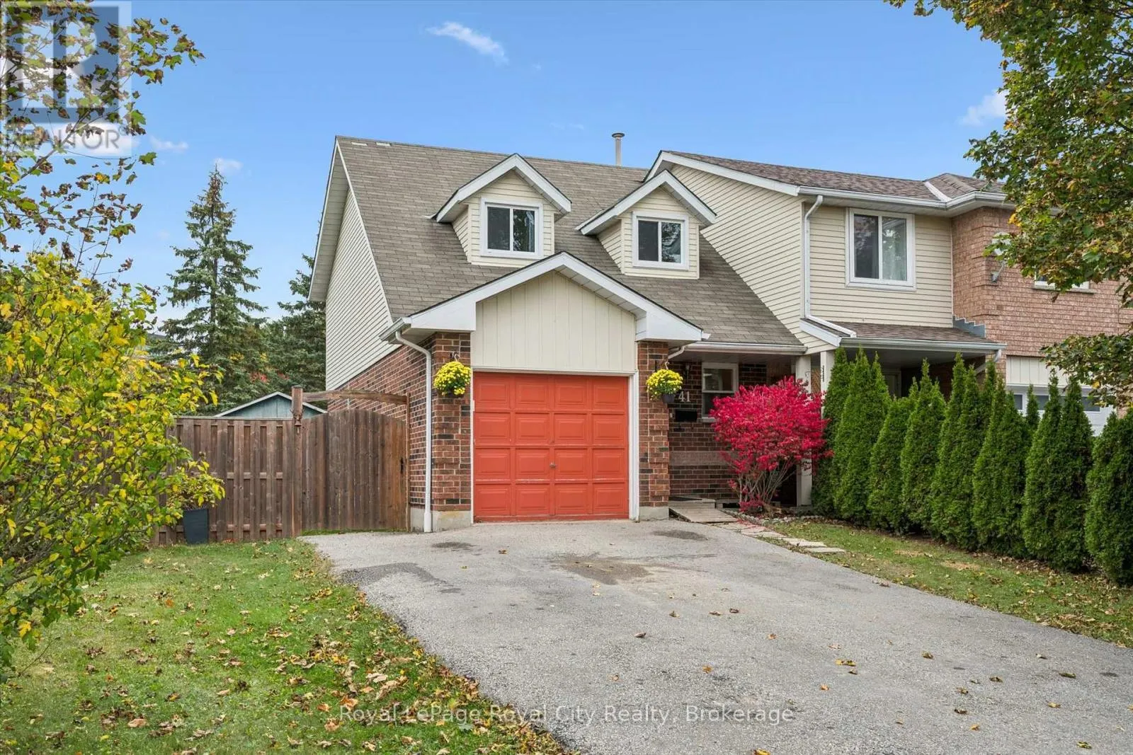 41 GRANDRIDGE CRESCENT