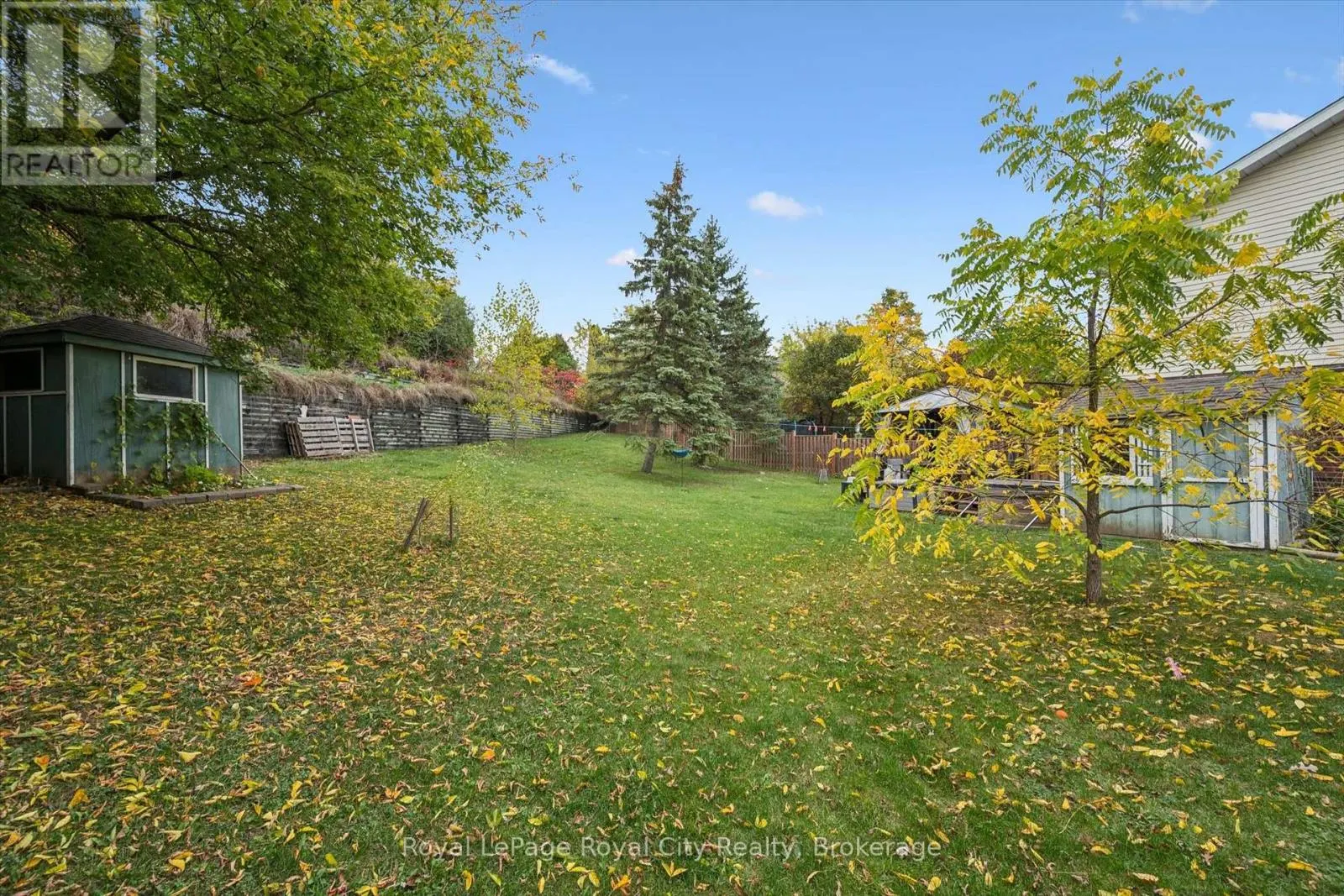 41 GRANDRIDGE CRESCENT