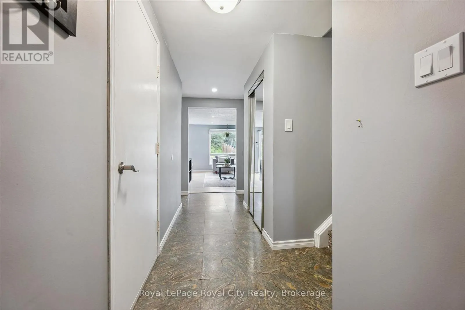 41 GRANDRIDGE CRESCENT